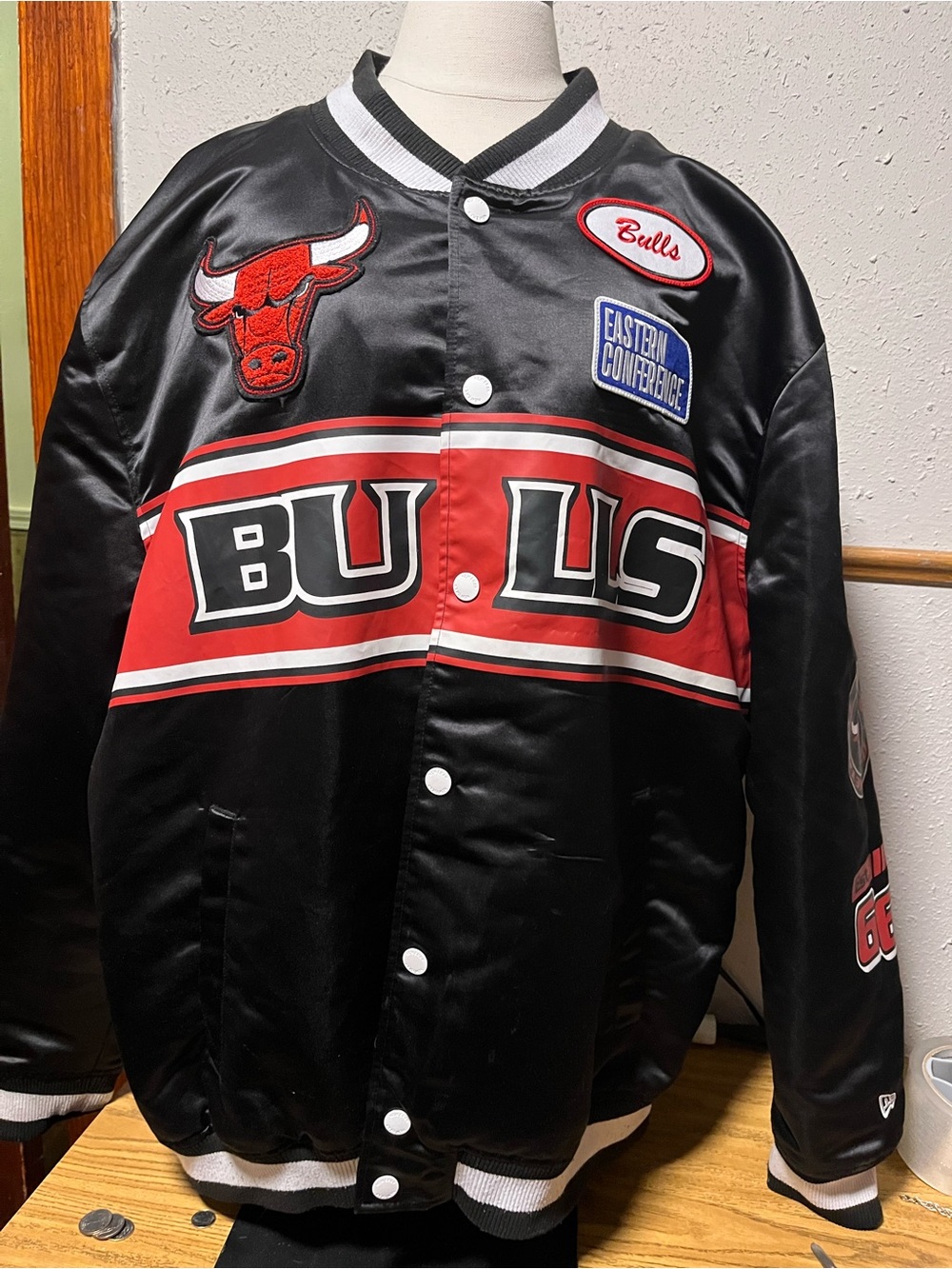 New Era Black and Red Chicago Bulls Varsity Jacket - Picture 4 of 6